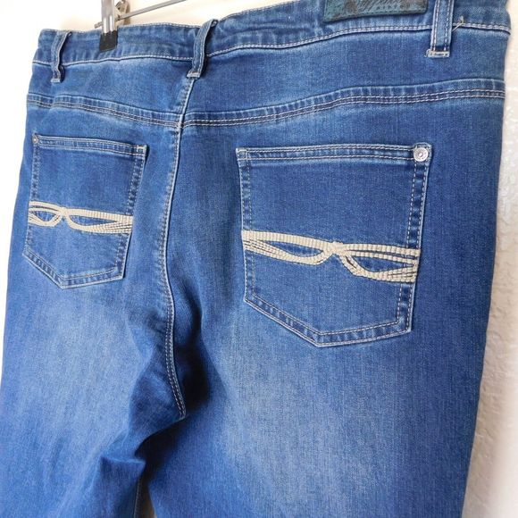 Buffalo David Bitton Jeans Ladies Size 12 x 30 Embroidered Designer Indigo Denim - Picture 3 of 9